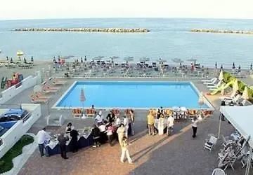 Classic - Azzurro Club מלון 3*